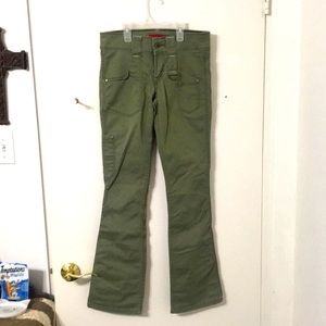 Last Chance!!! BOGO Levi’s Green Superlow Cotton Pants Sz 1M